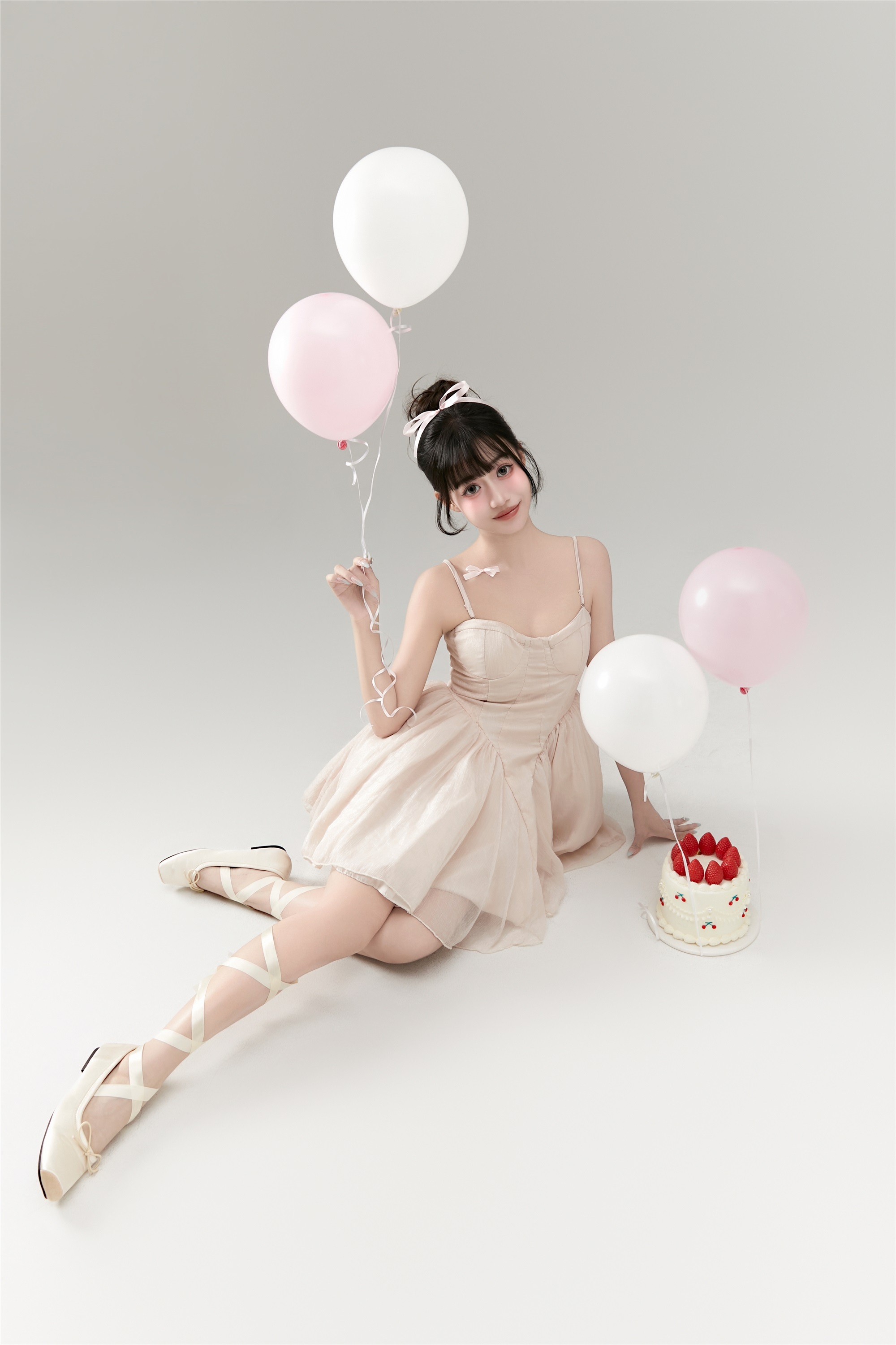 YITUYU艺图语 2025.01.01 芭蕾少女生日写真 菠萝包